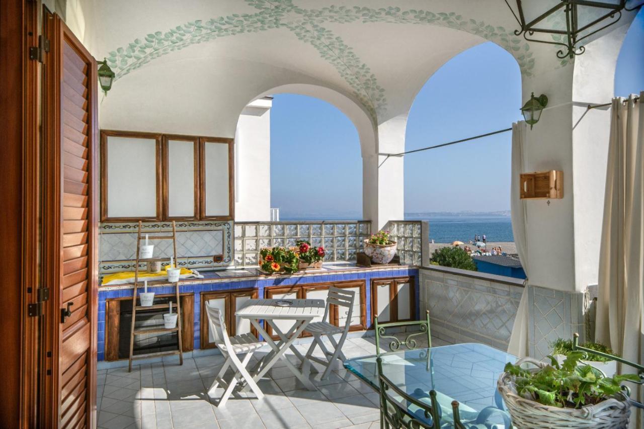 مبيت وإفطار ايسكيا La Finestra Sul Mare المظهر الخارجي الصورة