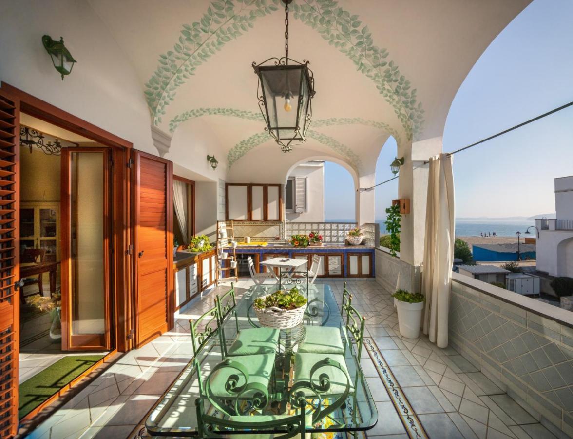 مبيت وإفطار ايسكيا La Finestra Sul Mare المظهر الخارجي الصورة