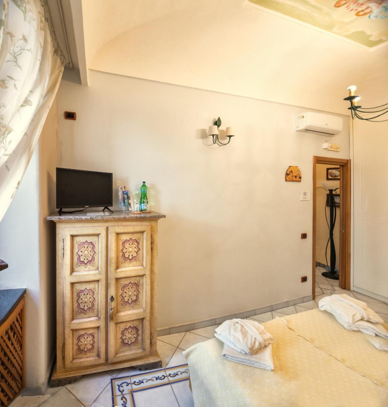 مبيت وإفطار ايسكيا La Finestra Sul Mare المظهر الخارجي الصورة